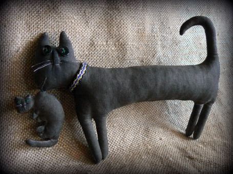 Кошка - колбаса с котёнком.JPG